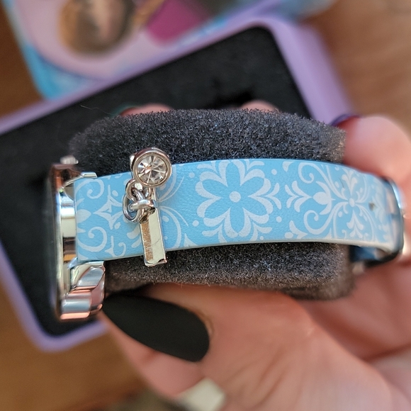 Kid's Frozen Watch - Picture 4 of 6